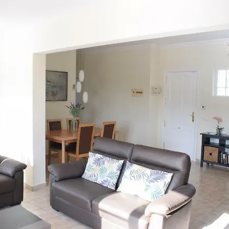 Imogen With New Heated Swimming Pool Коста Бланка