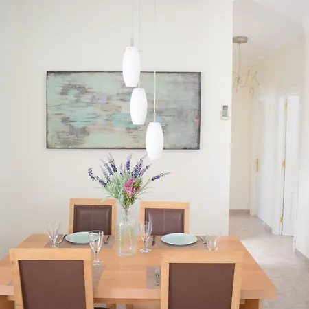 Вилла Imogen With New Heated Swimming Pool *