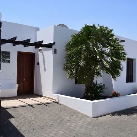 Imogen With New Heated Swimming Pool Коста Бланка