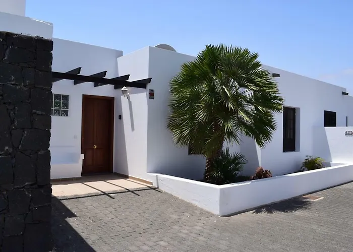Imogen With New Heated Swimming Pool Playa Blanca (Lanzarote)