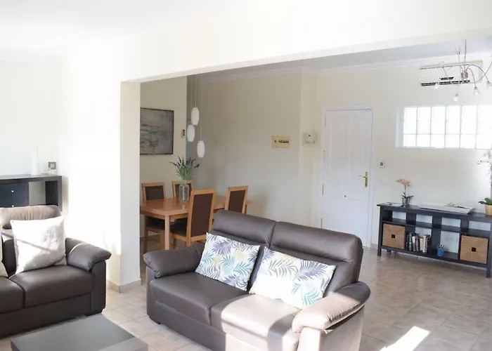 Imogen With New Heated Swimming Pool Playa Blanca (Lanzarote)